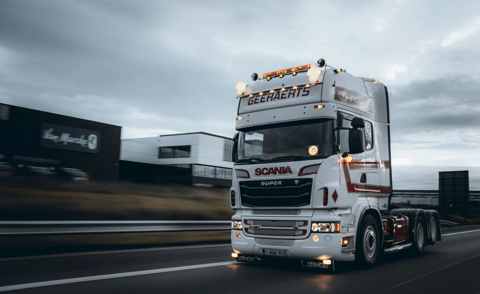 Camion in sosta pronto per la partenza